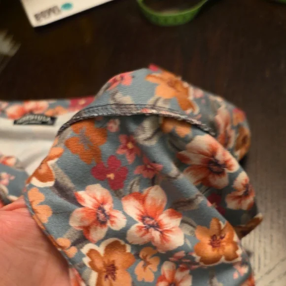 NWOT Oversized Small HEIMISH USA Teal Floral Fitted 3/4 Sleeve Blouse - Picture 6 of 8